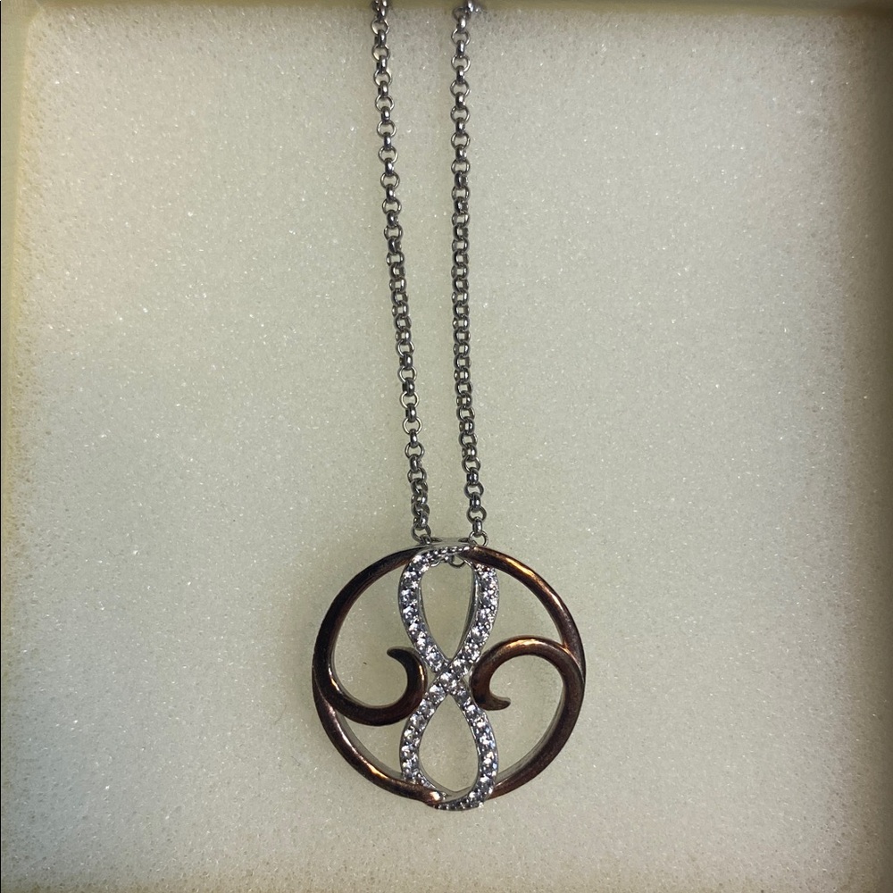Elegant Two-Tone Pendant Necklace